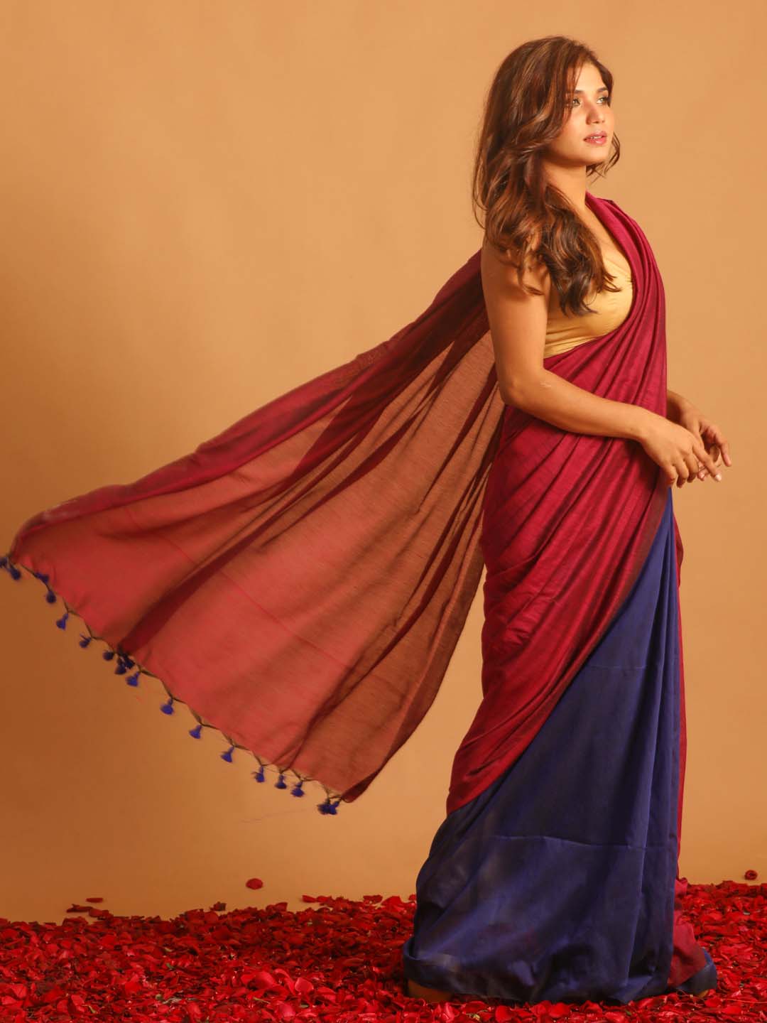 Indethnic Purple & Blue Cotton Blend Solid Design Sarees - View 3