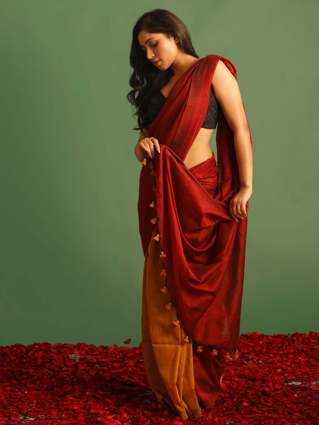 Indethnic Red & Beige Cotton Blend Solid Design Sarees - View 2