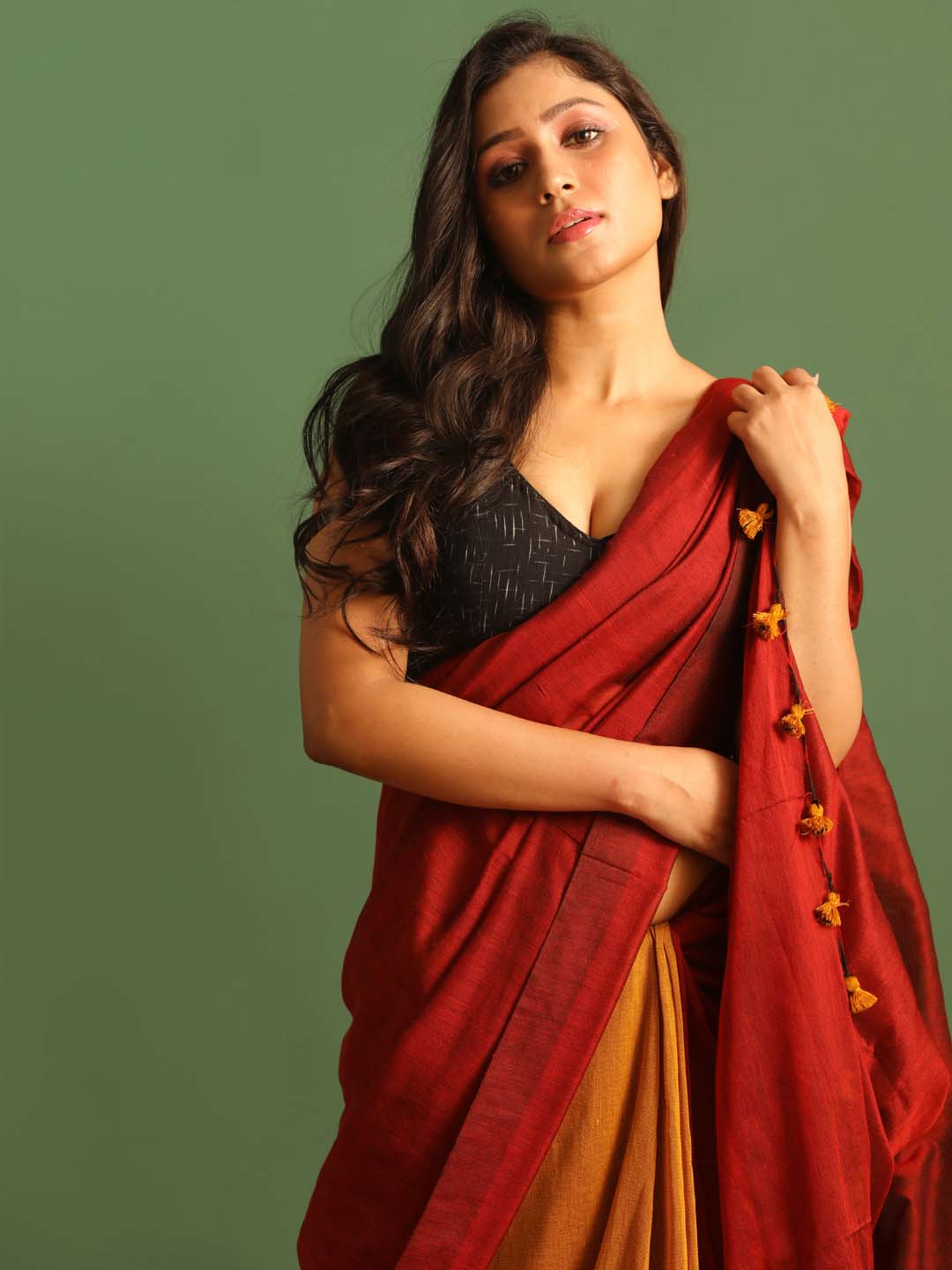 Indethnic Red & Beige Cotton Blend Solid Design Sarees - View 3