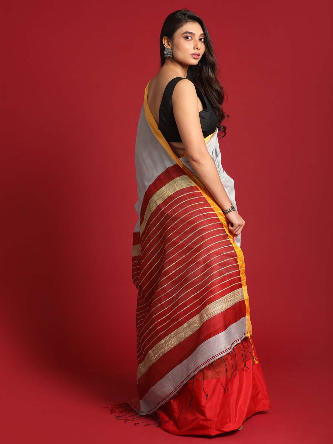 Indethnic Grey and Red Solid Colour Blocked Saree - View 3