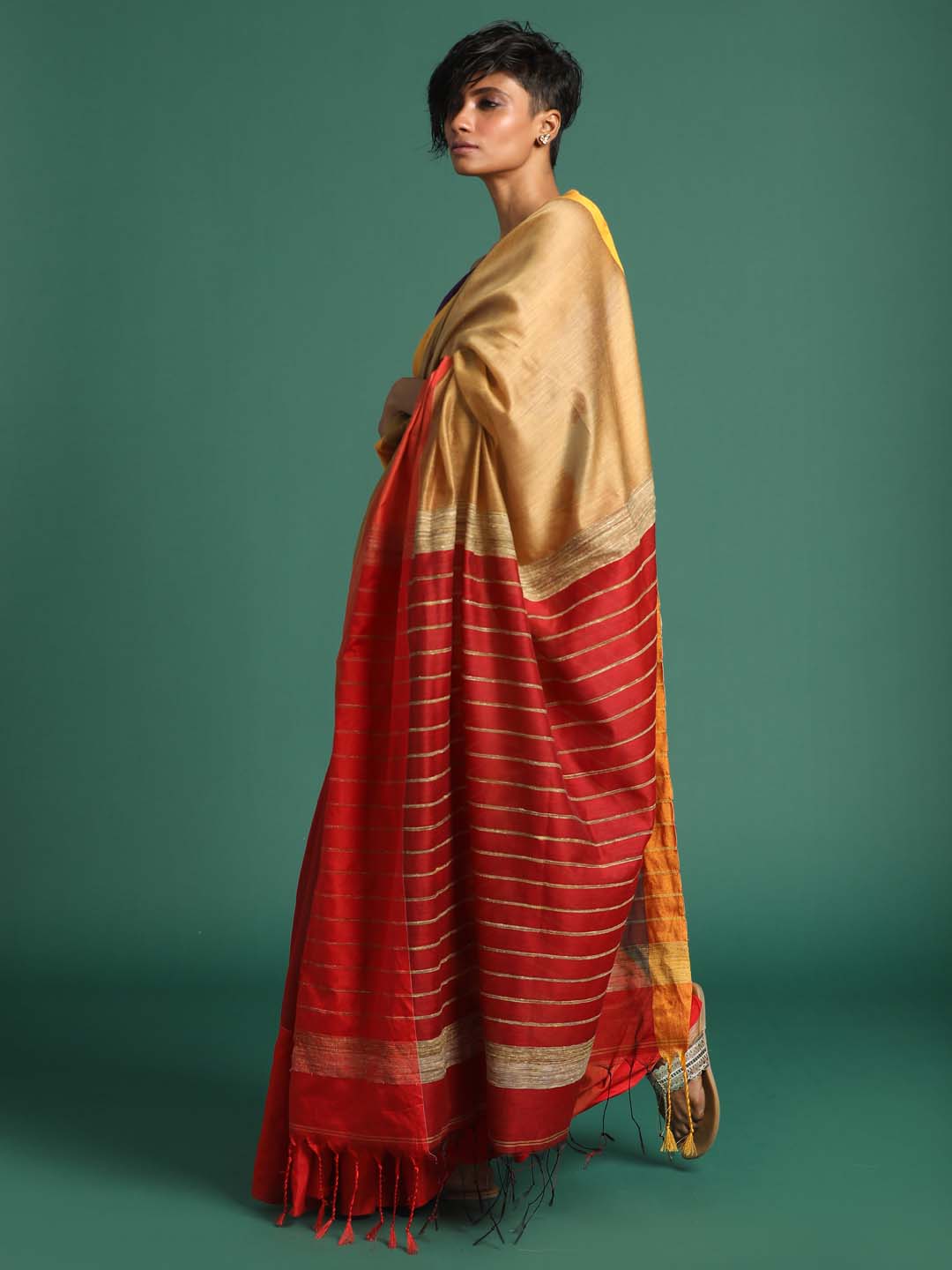 Indethnic Beige and Red Solid Colour Blocked Saree - View 3