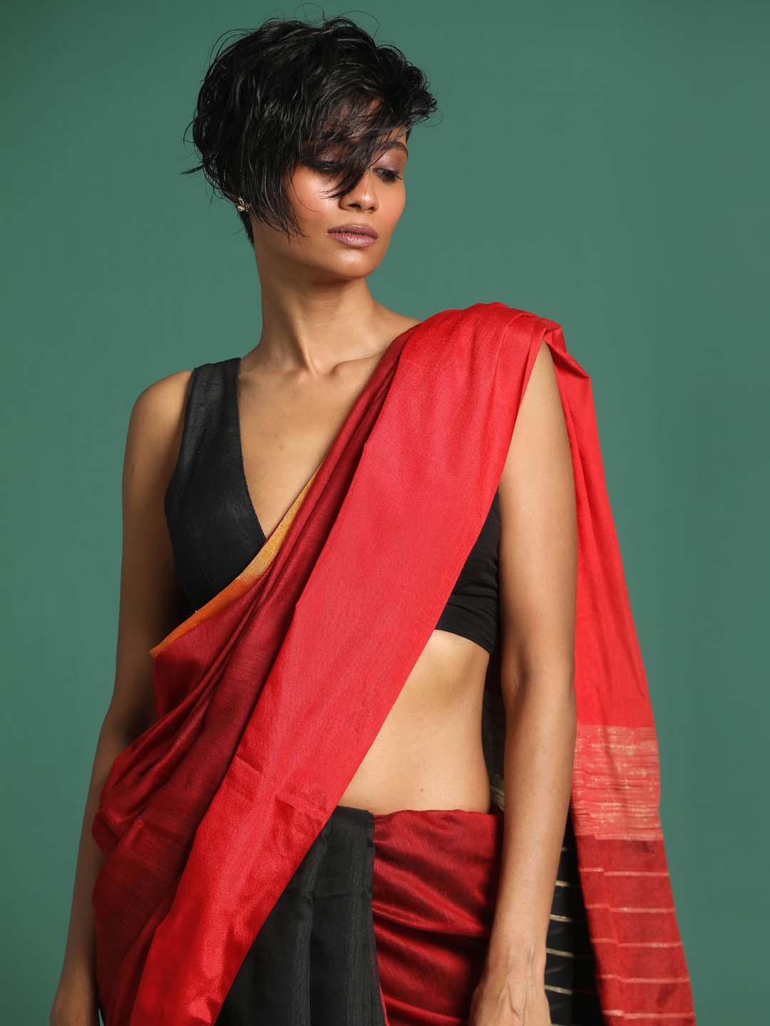 Indethnic Black and red Solid Colour Blocked Saree - View 2