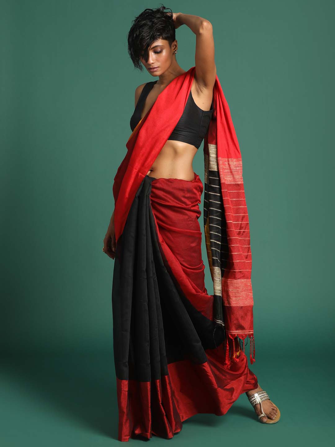 Indethnic Black and red Solid Colour Blocked Saree - View 3