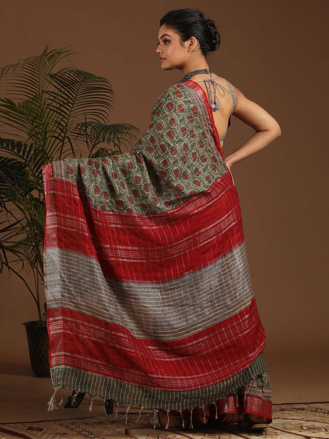 Indethnic Green Liva Printed Saree - View 3