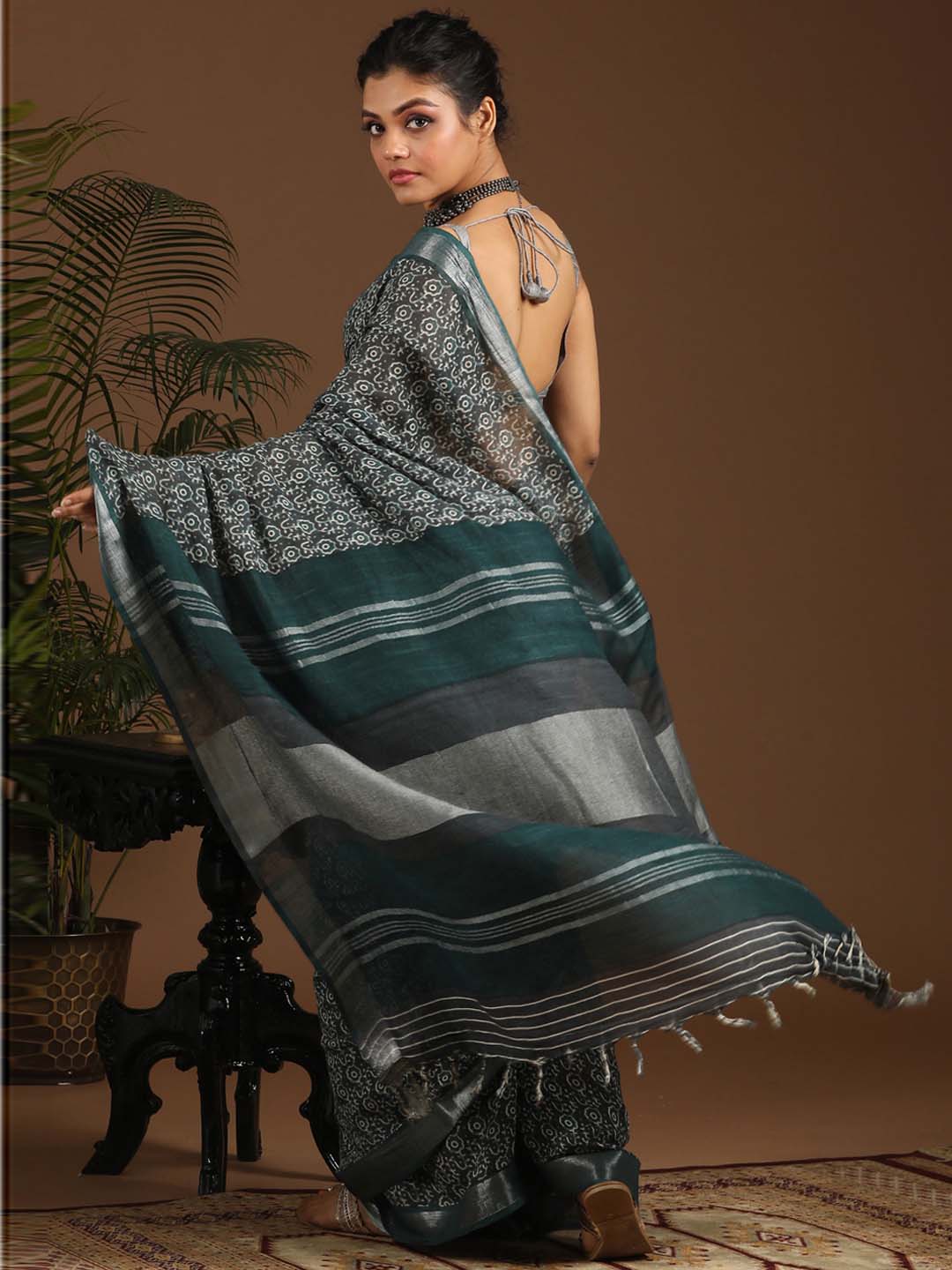 Indethnic Green Liva Printed Saree - View 3