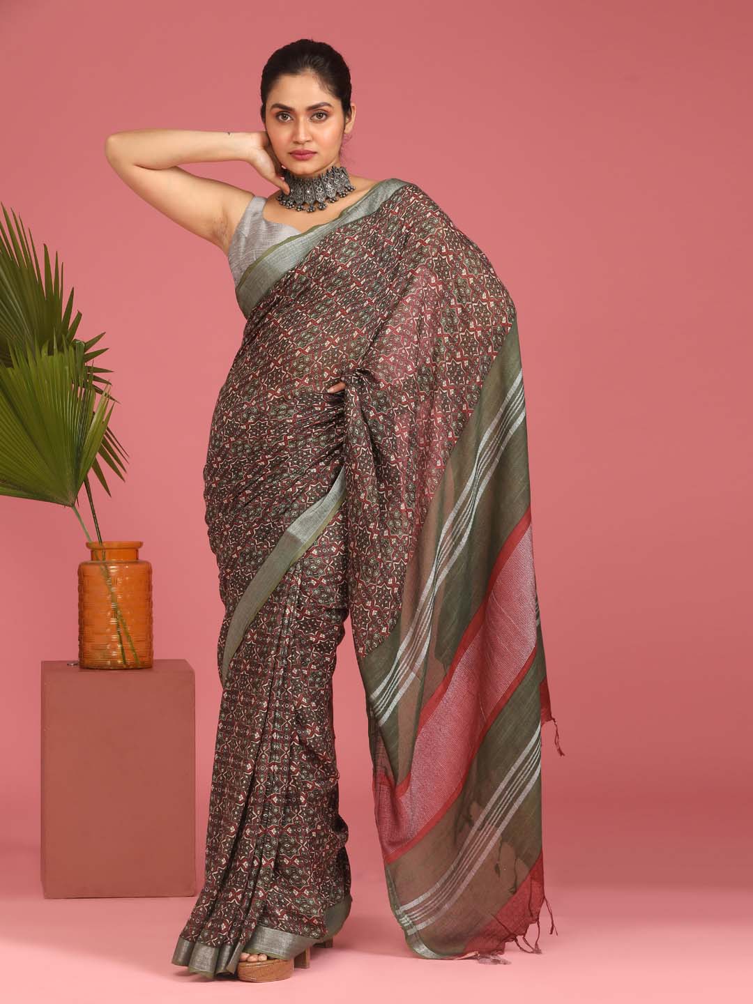 Indethnic Green Liva Printed Saree - View 1