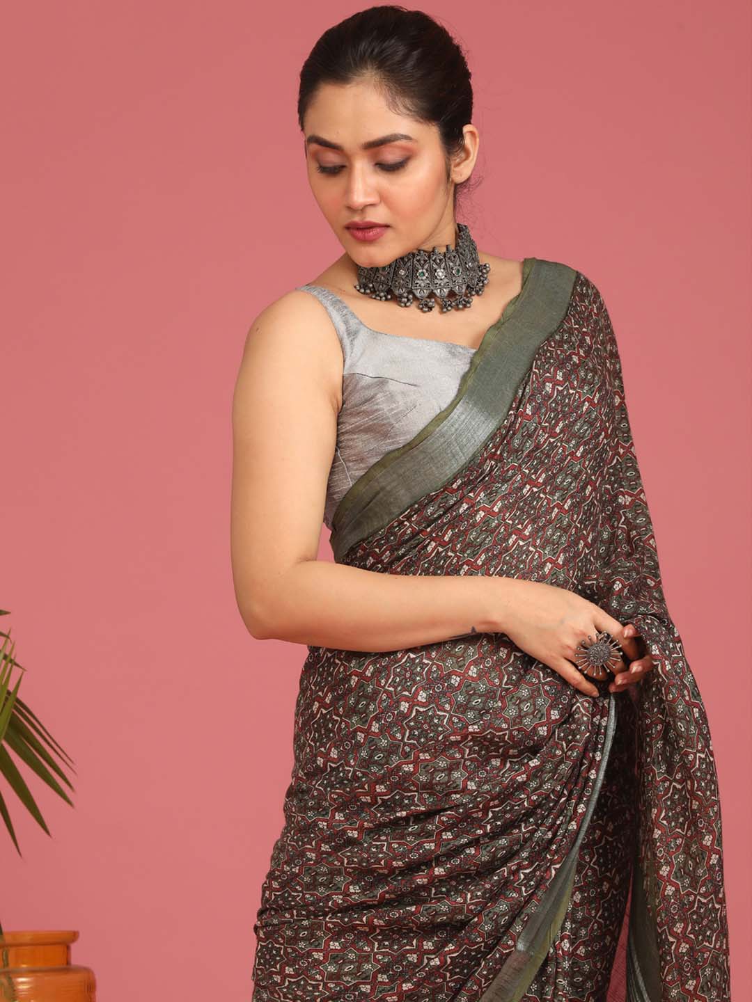 Indethnic Green Liva Printed Saree - View 2