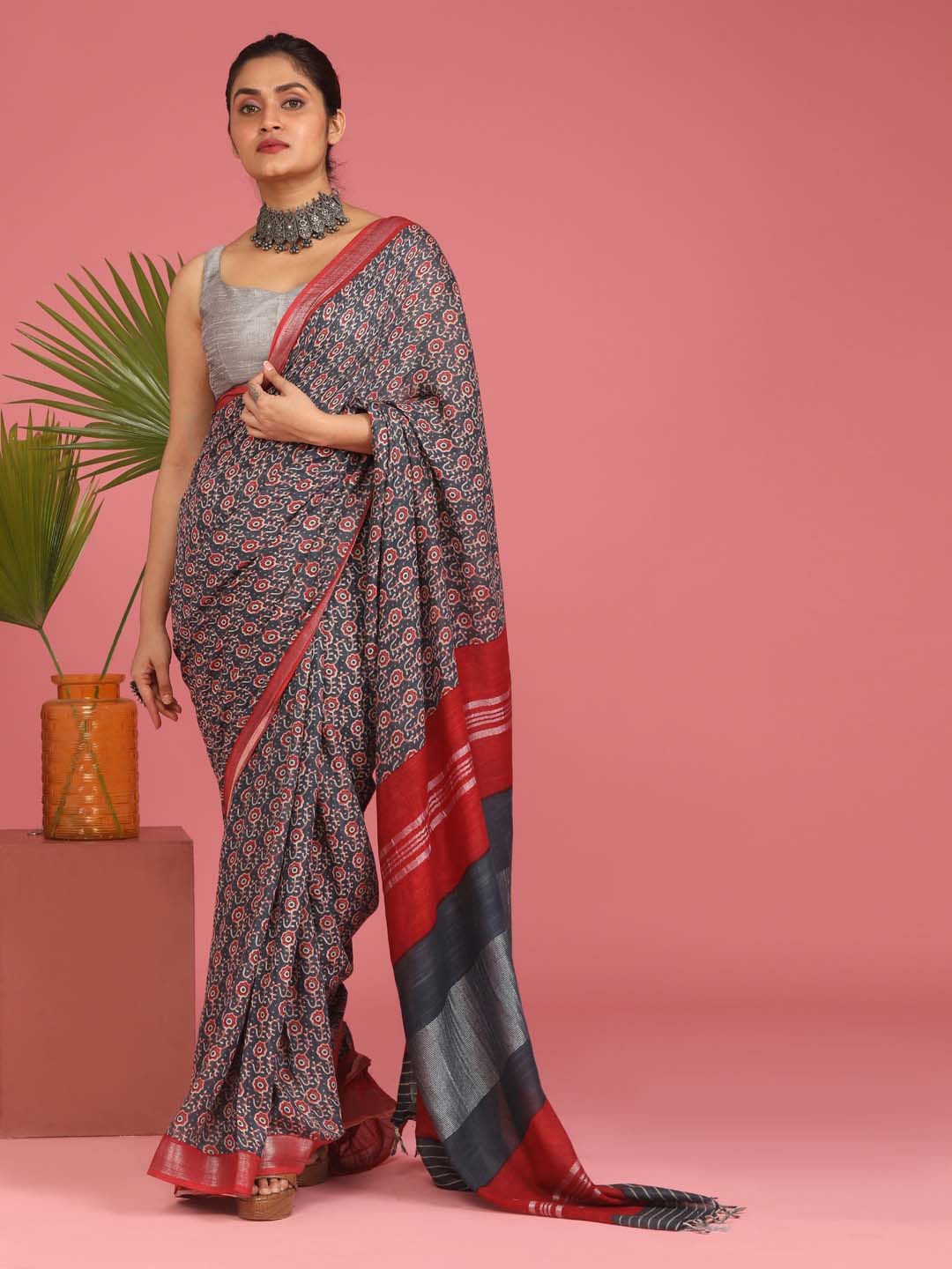 Indethnic Grey Liva Printed Saree - View 2