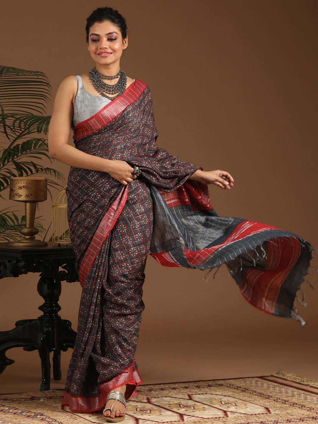 Indethnic Grey Liva Printed Saree - View 2