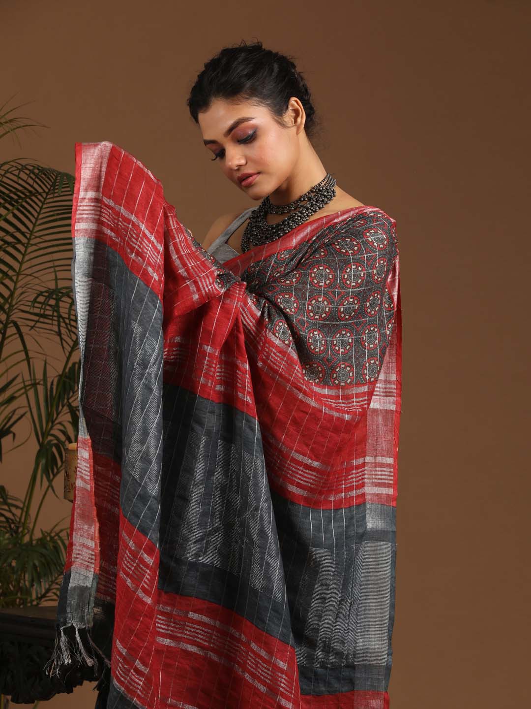 Indethnic Grey Liva Printed Saree - View 1