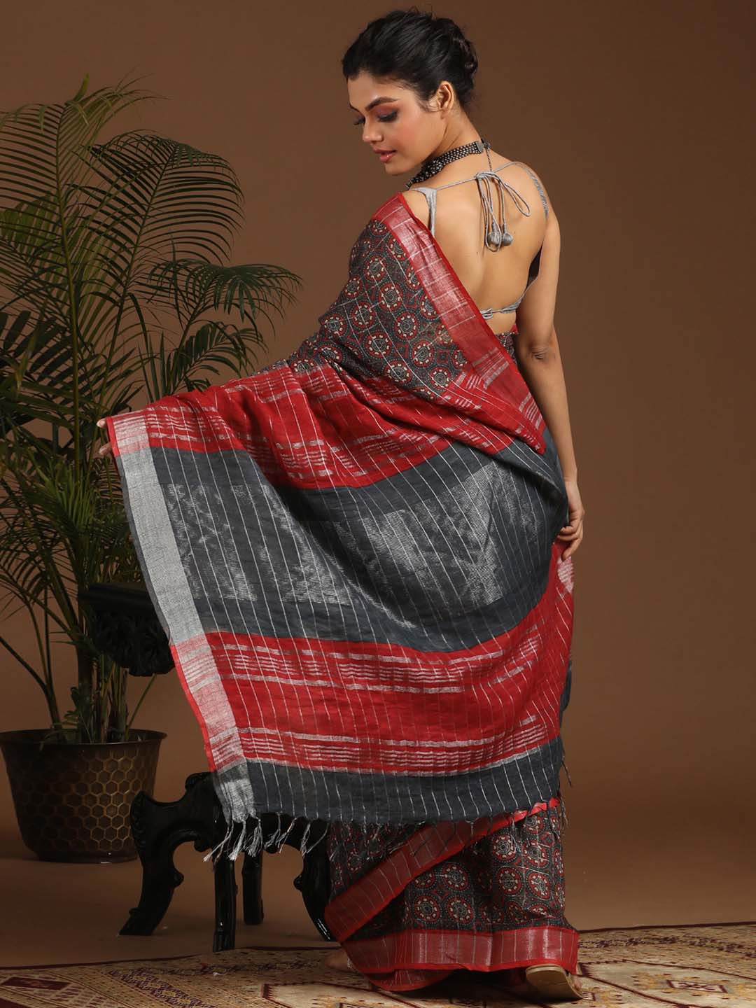 Indethnic Grey Liva Printed Saree - View 3