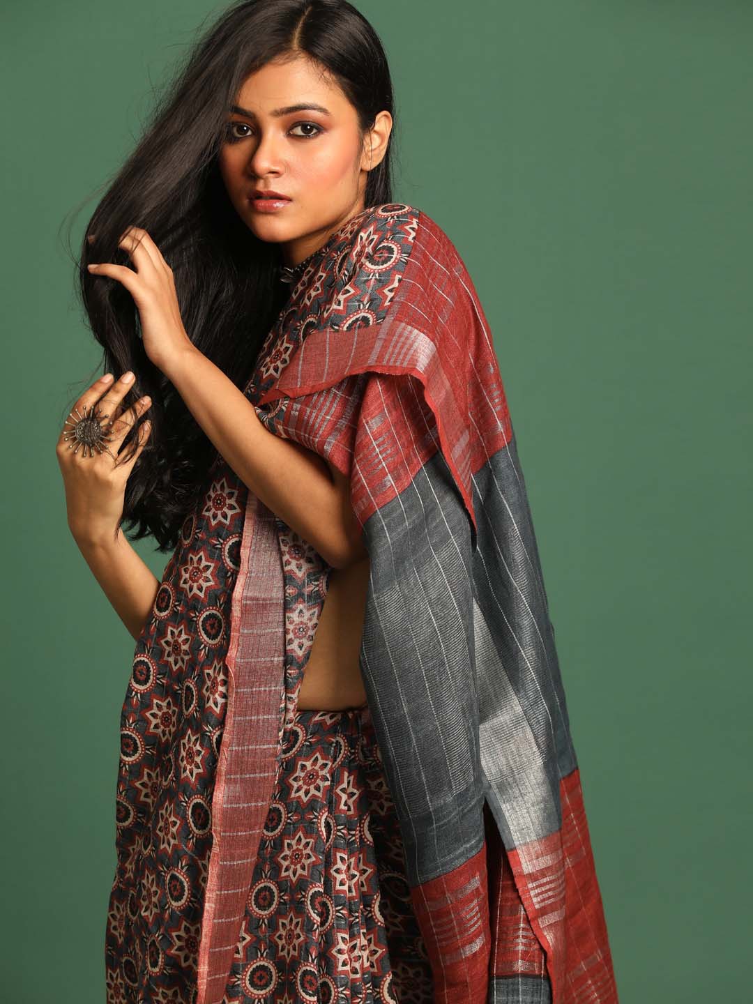 Indethnic Grey Liva Printed Saree - View 1