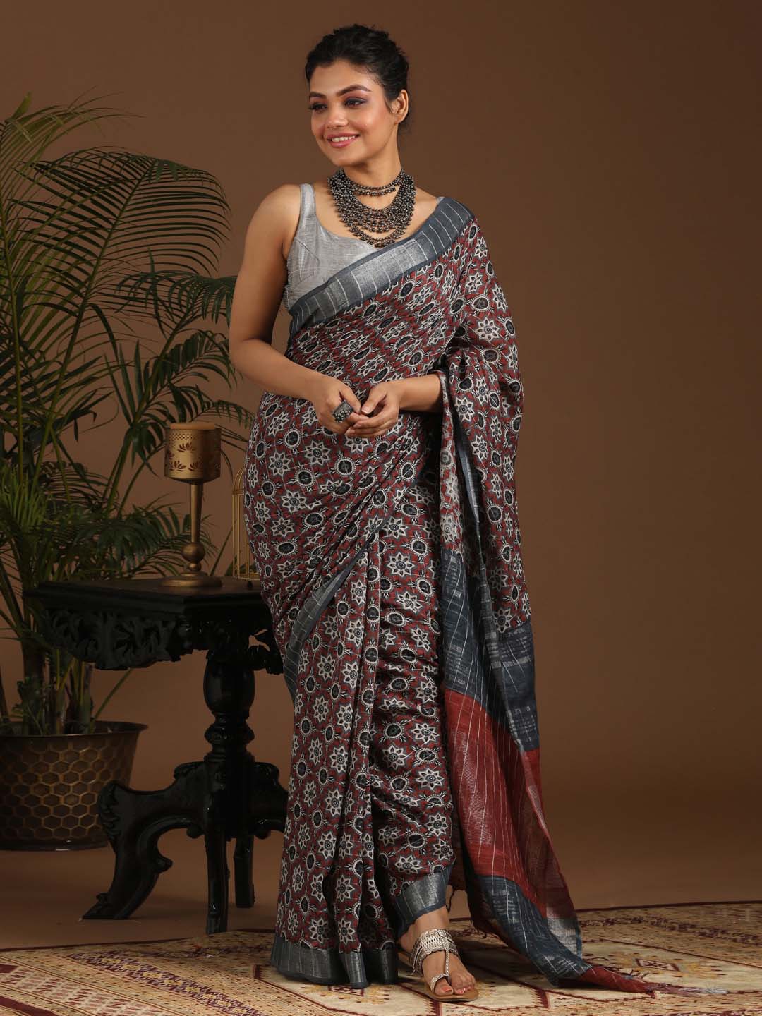 Indethnic Maroon Liva Printed Saree - View 2