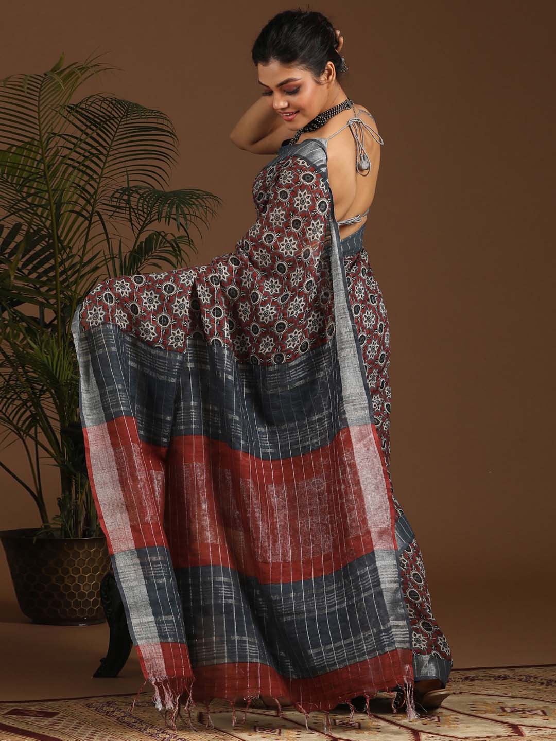 Indethnic Maroon Liva Printed Saree - View 3