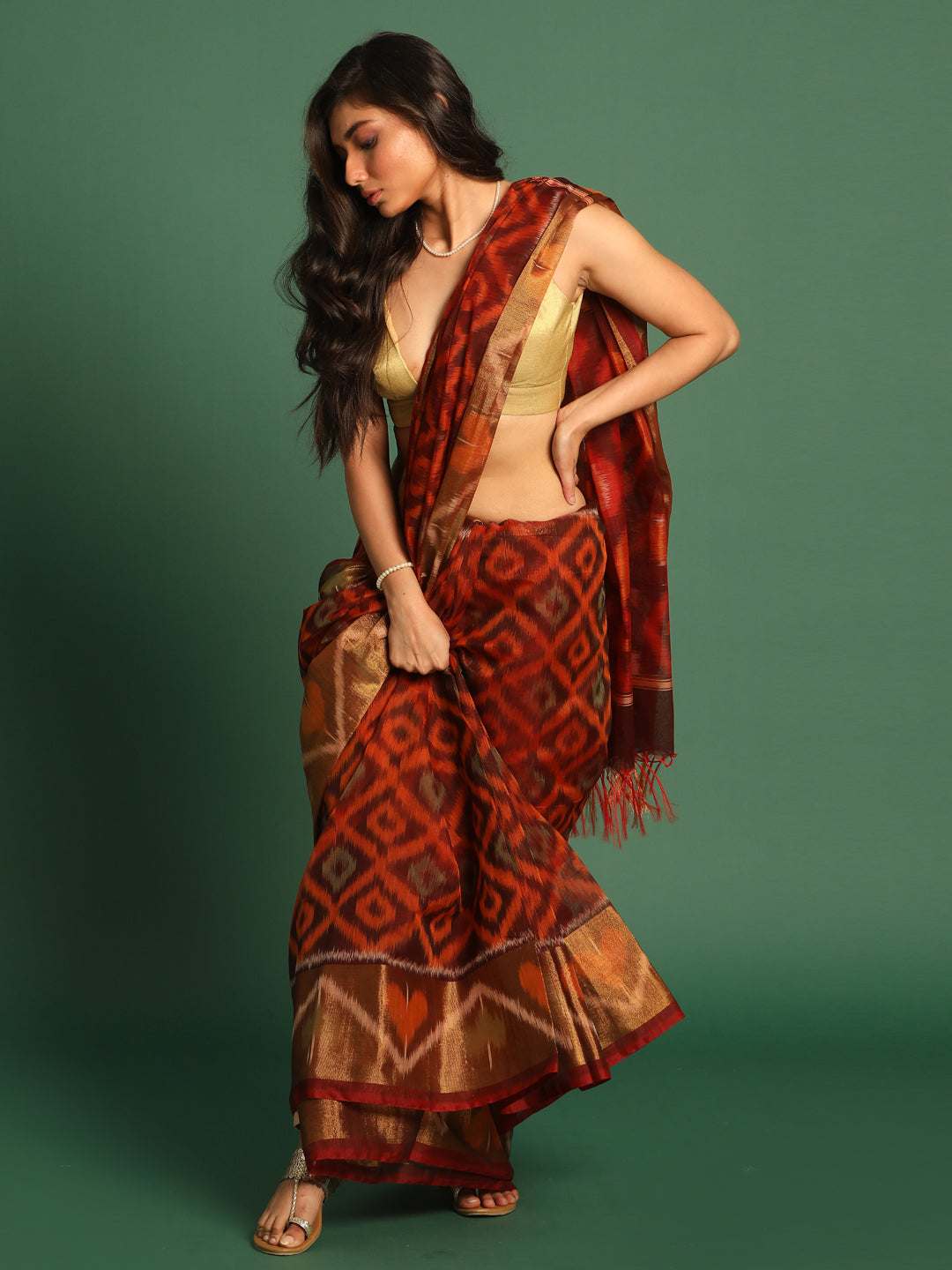 SCARLET EMBRACE (SAREE)