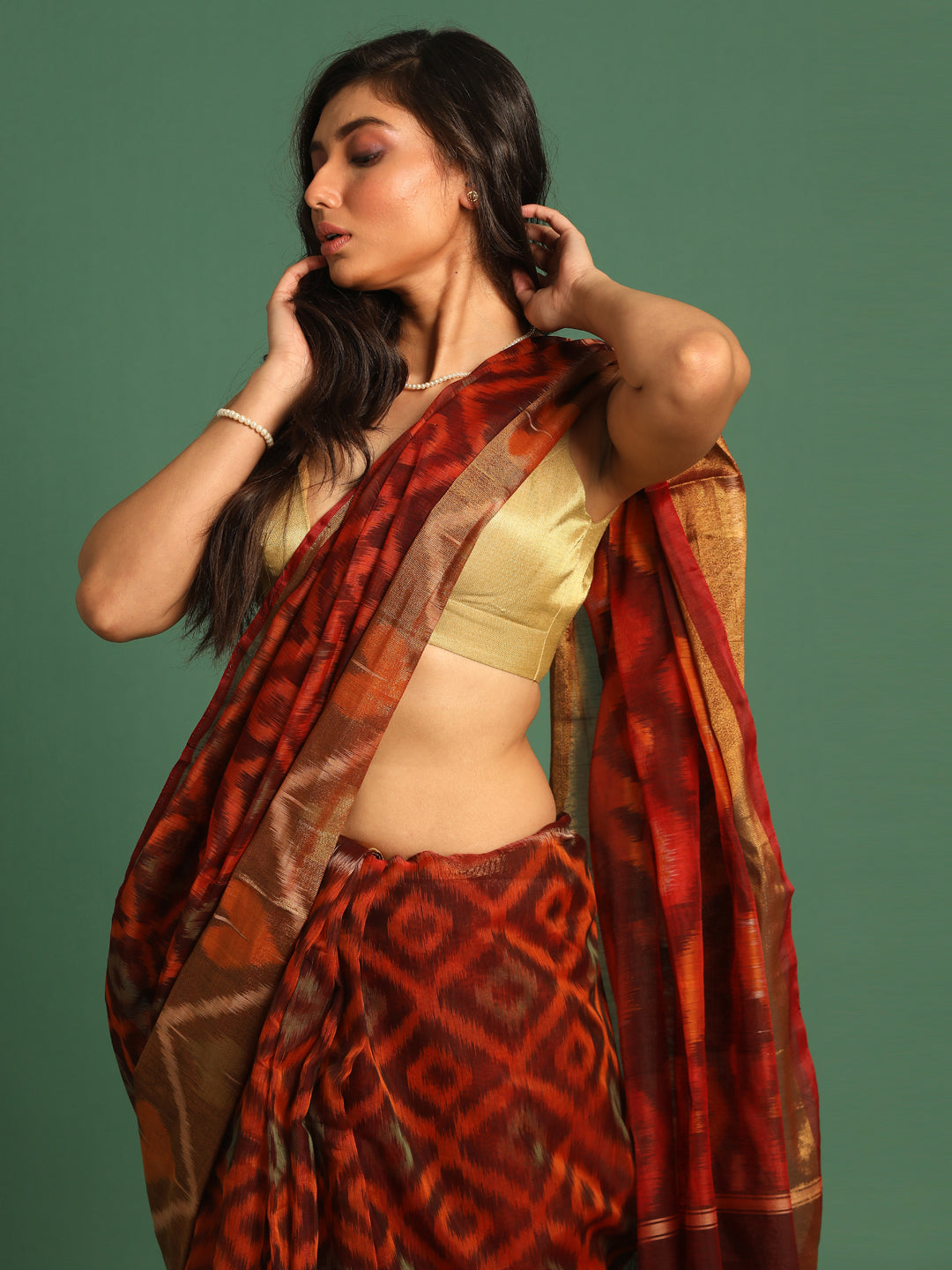 SCARLET EMBRACE (SAREE)