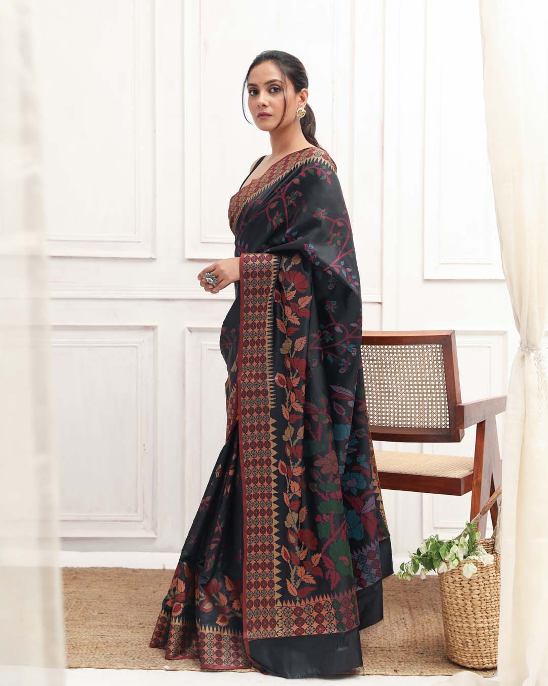 MIDNIGHT ELEGANCE (SAREE)