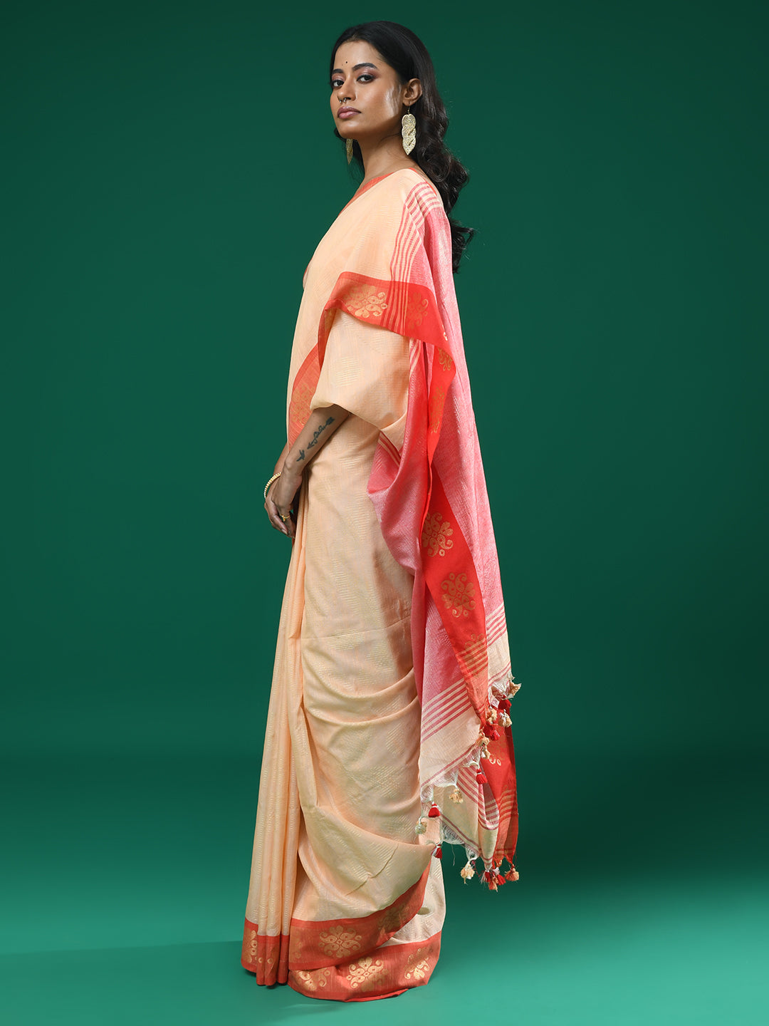 Jamdani Peach Colourblocked Traditional Wear