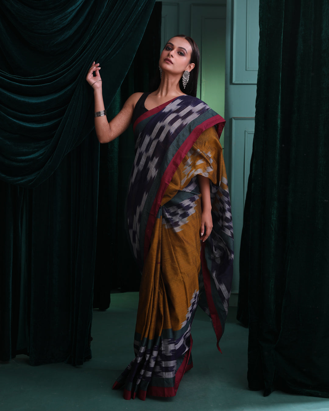 GOLDEN GLOW (IKAT  SAREE)