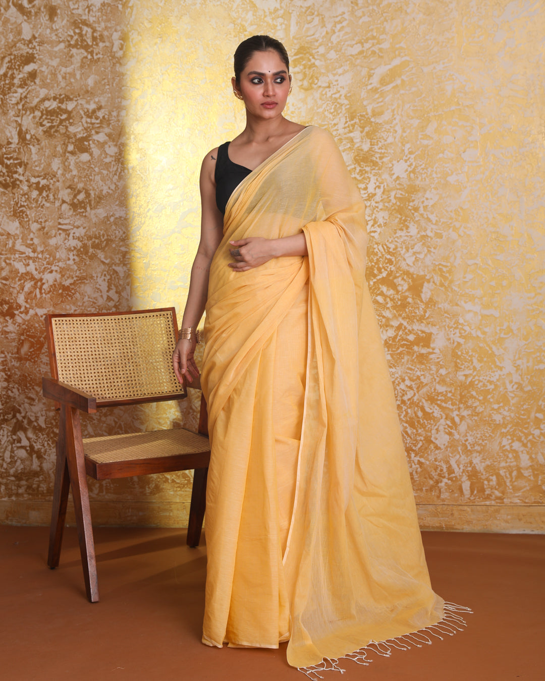 RADIANT POISE (SAREE)