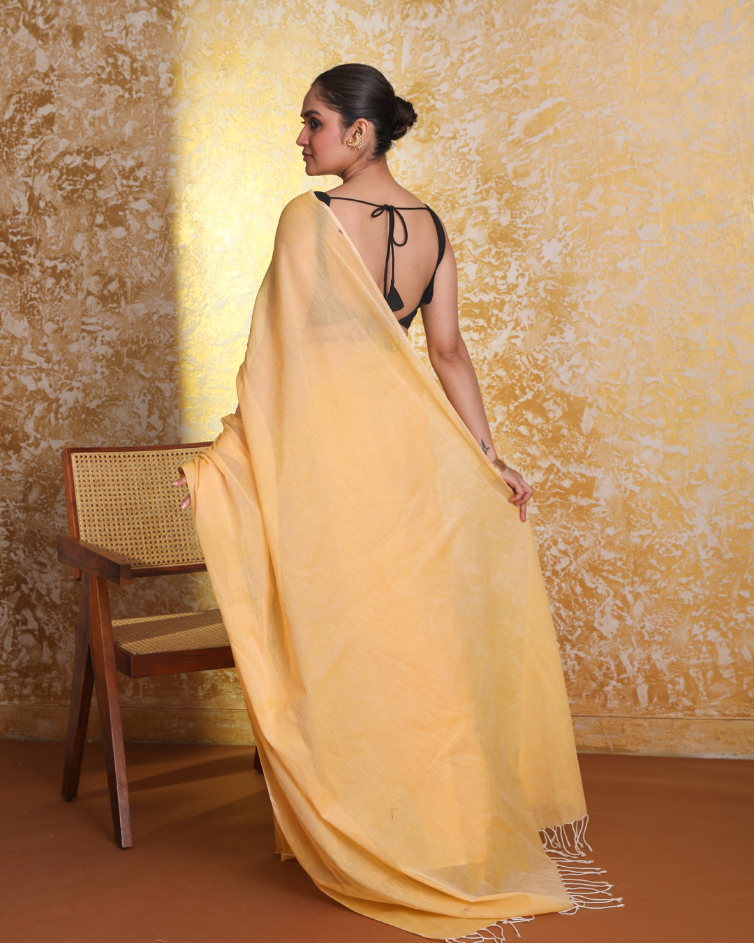 RADIANT POISE (SAREE)