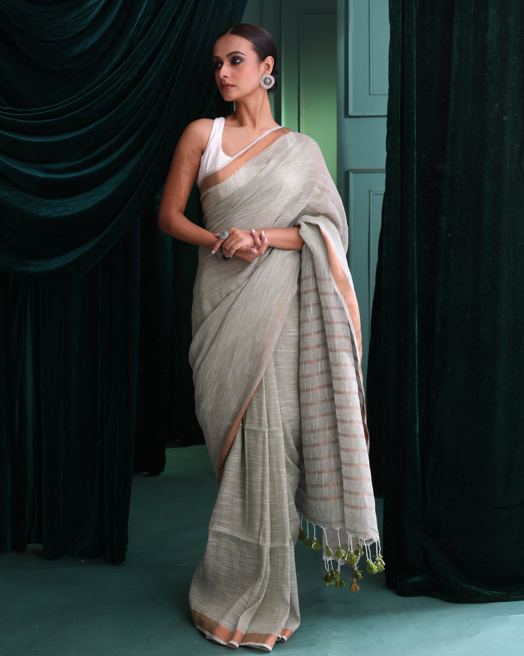 VERDANT CONFIDENCE (HANDLOOM PURE LINEN SAREE)