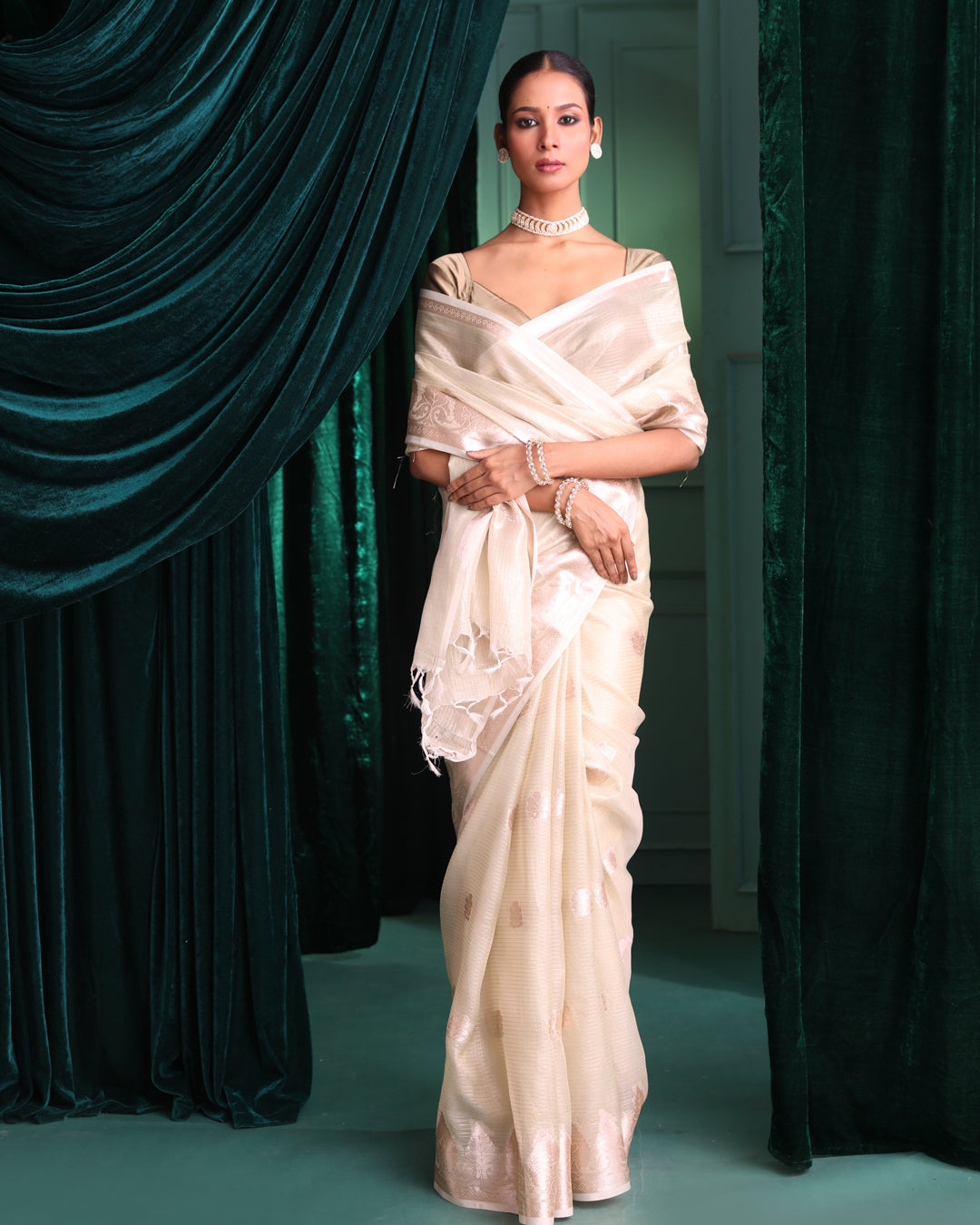 IVORY SPLENDOR (SAREE)