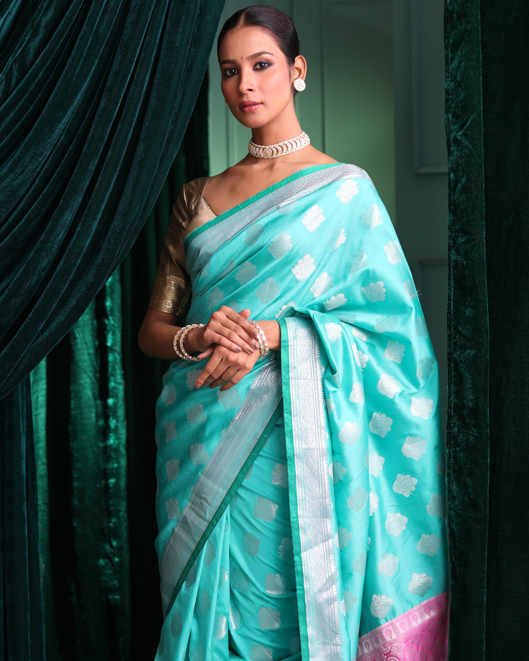 KANJEEVARAM GREEN WOVEN DESIGN TRADITIONAL WEAR  SAREE (SAREE)