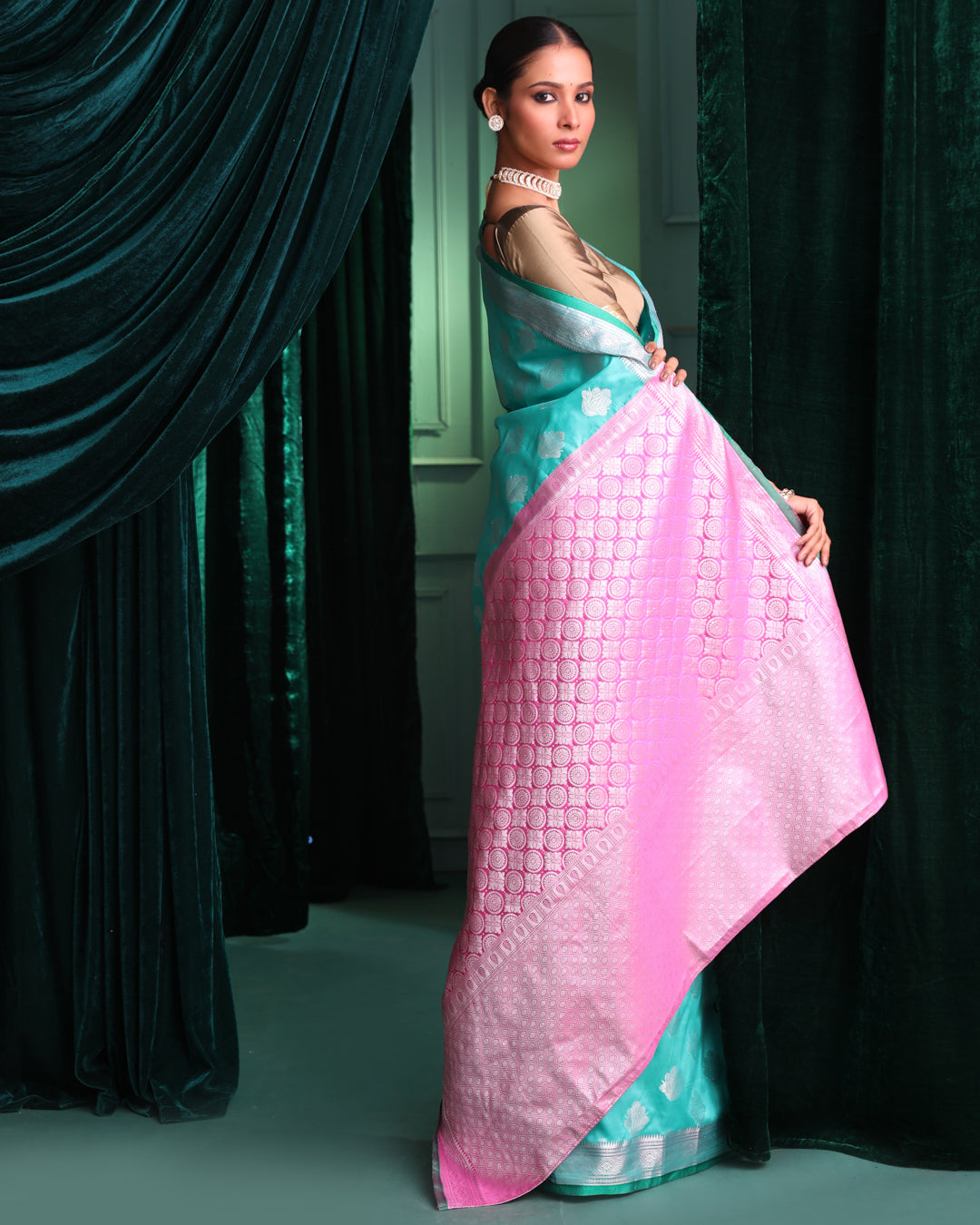 KANJEEVARAM GREEN WOVEN DESIGN TRADITIONAL WEAR  SAREE (SAREE)