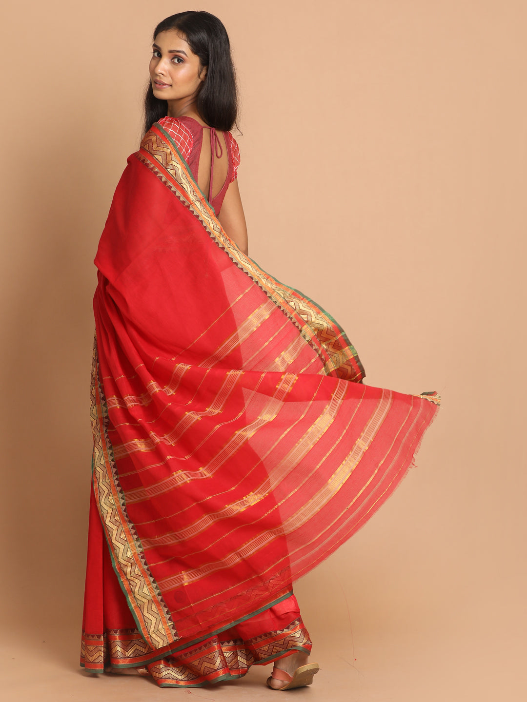 Indethnic Red Pure Cotton Solid Saree - View 3