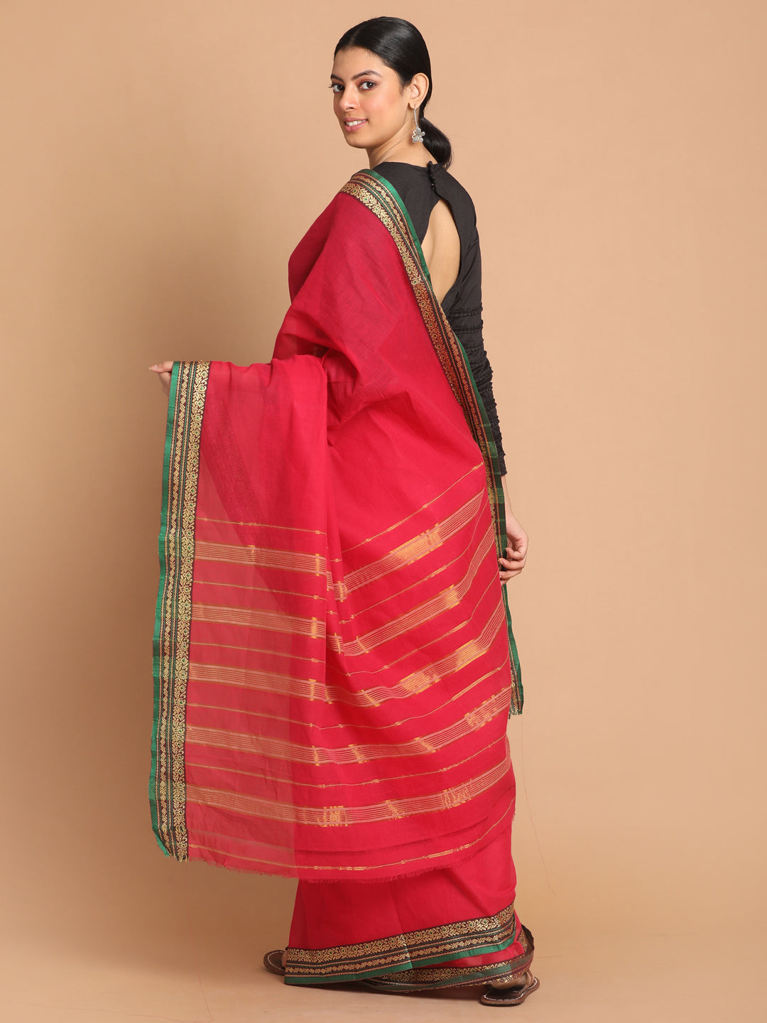 Indethnic Red Pure Cotton Solid Saree - View 3