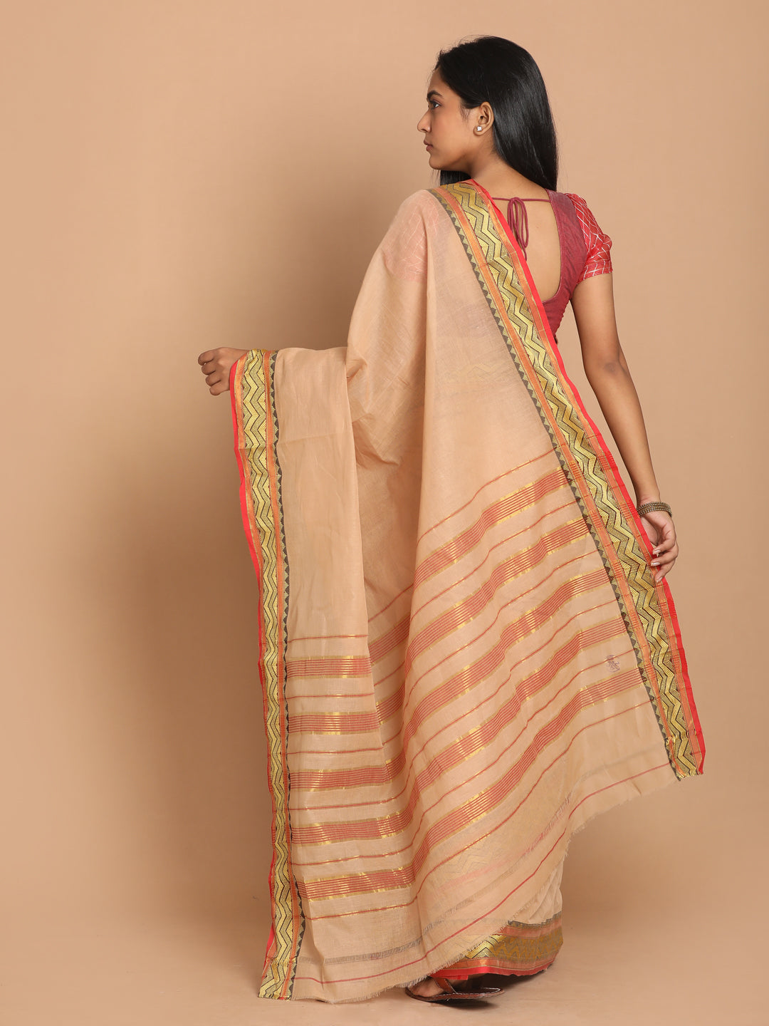 Indethnic Beige Pure Cotton Solid Saree - View 3