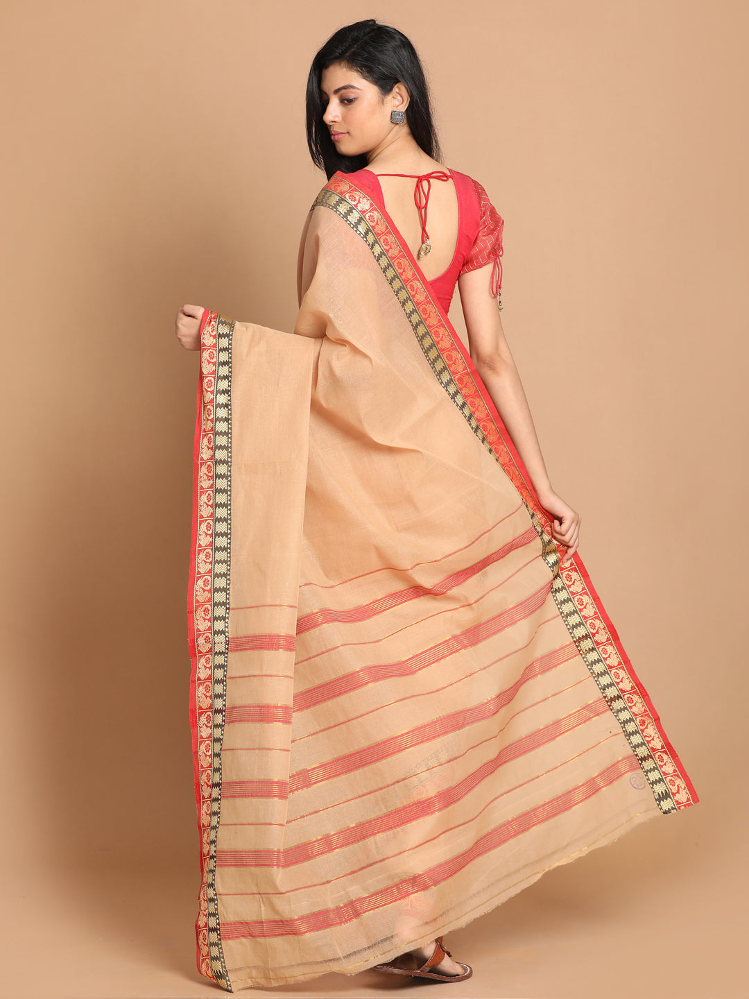 Indethnic Beige Pure Cotton Solid Saree - View 3