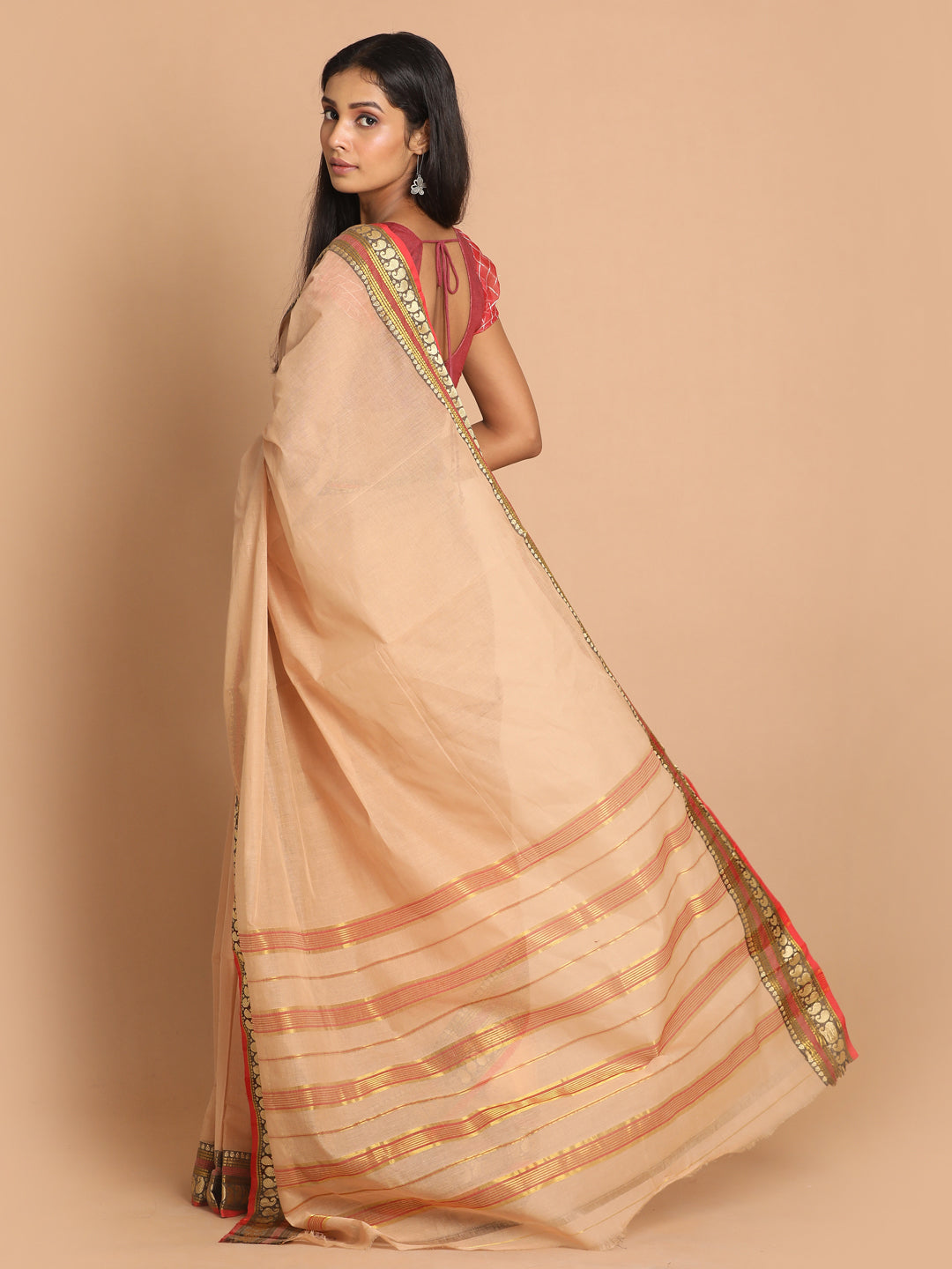 Indethnic Beige Pure Cotton Solid Saree - View 3