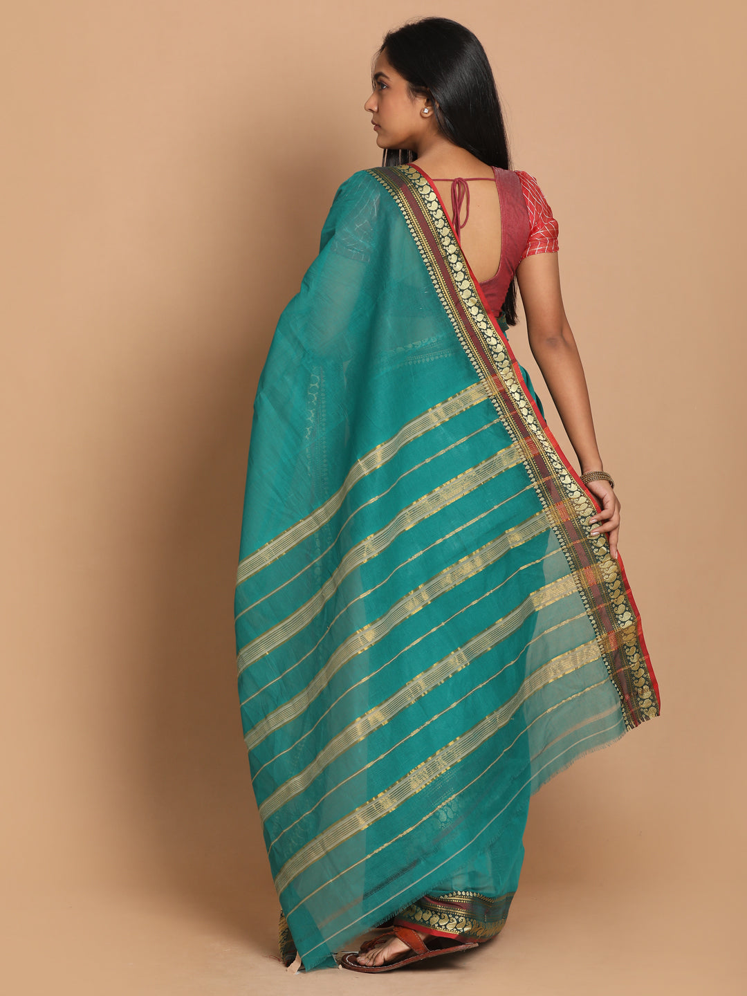 Indethnic Green Pure Cotton Solid Saree - View 3