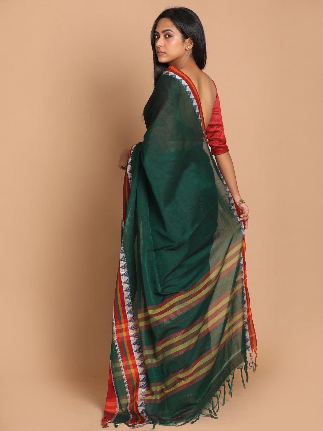 Indethnic Green Pure Cotton Solid Saree - View 3