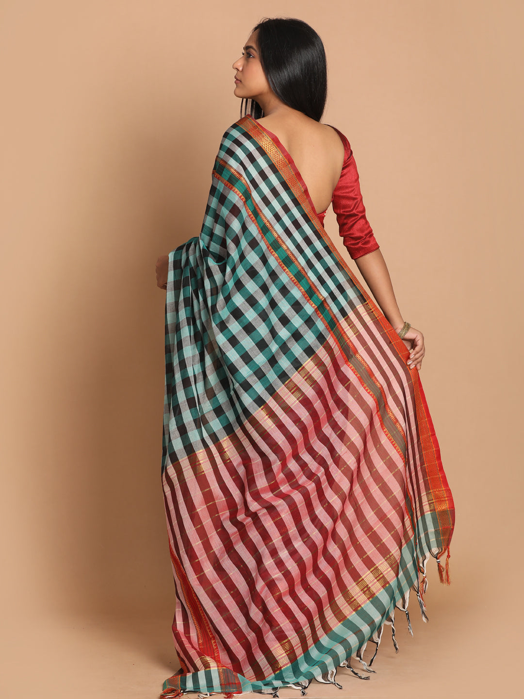 Indethnic Green Pure Cotton Solid Saree - View 3