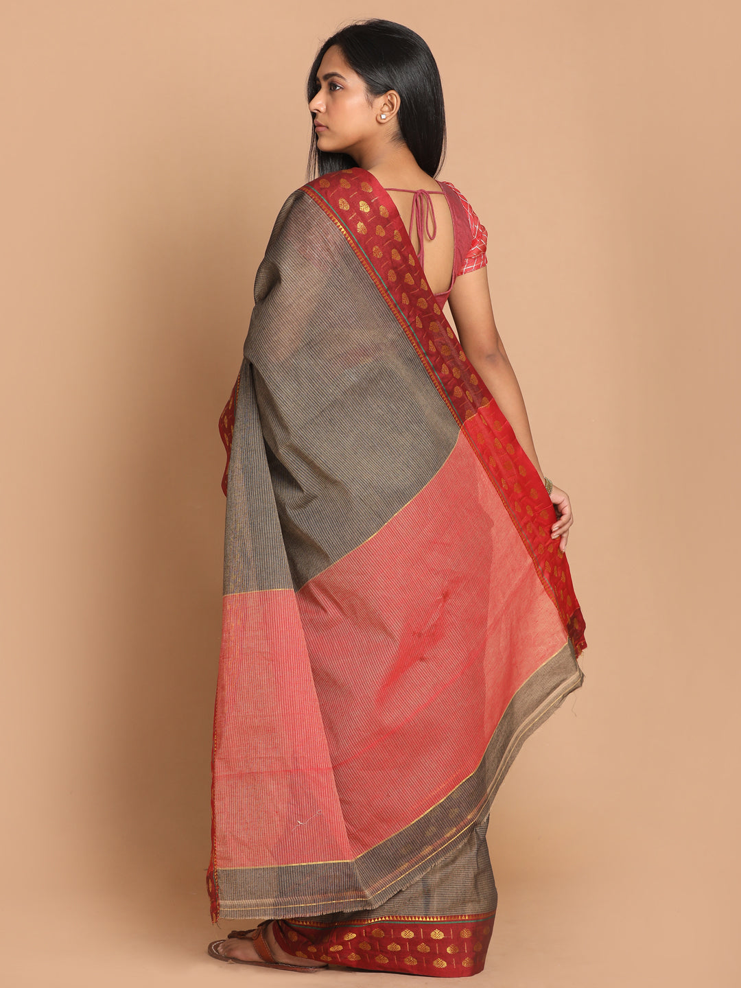 Indethnic Grey Pure Cotton Solid Saree - View 3