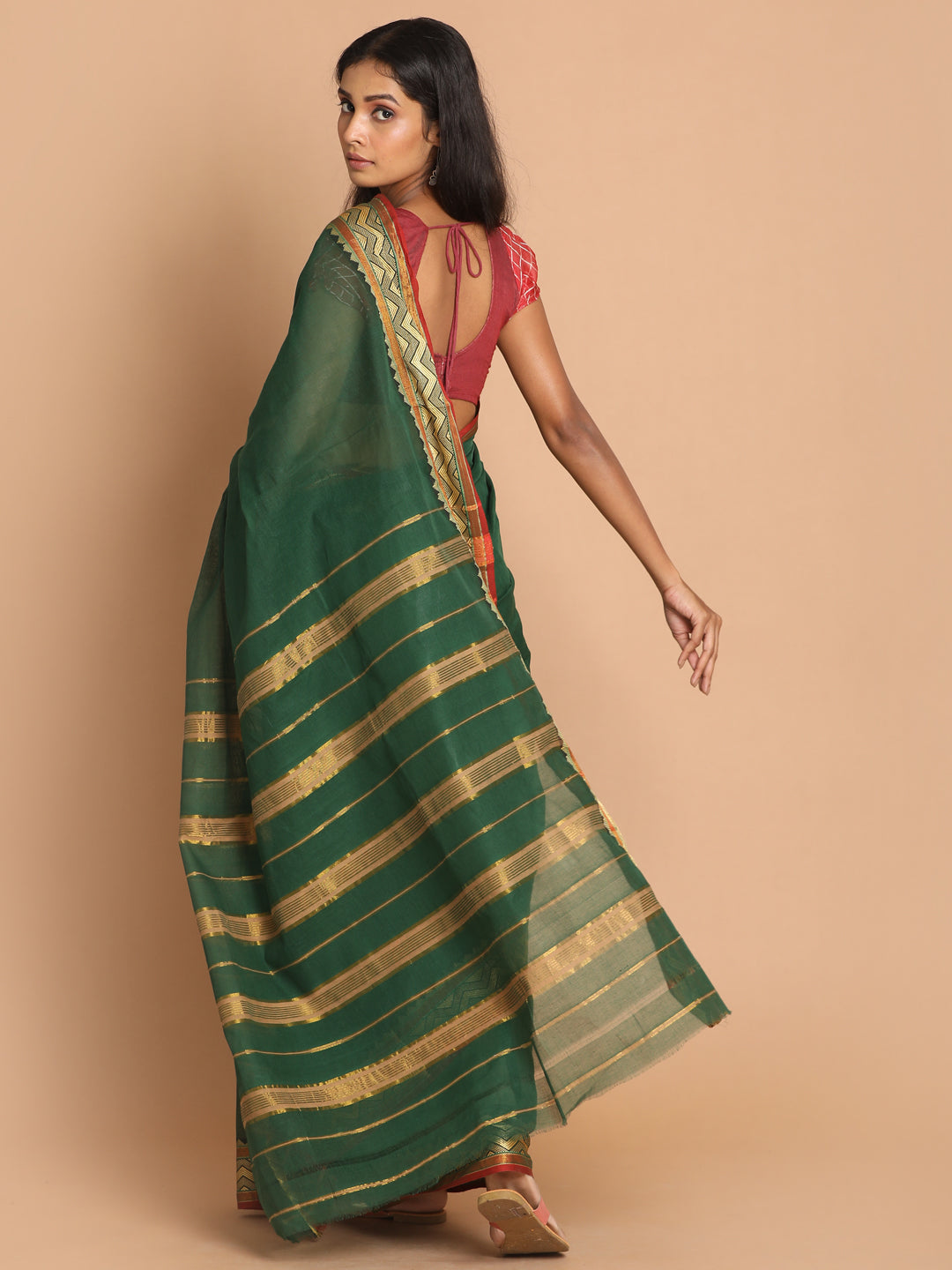 Indethnic Bottle Green Pure Cotton Solid Saree - View 3