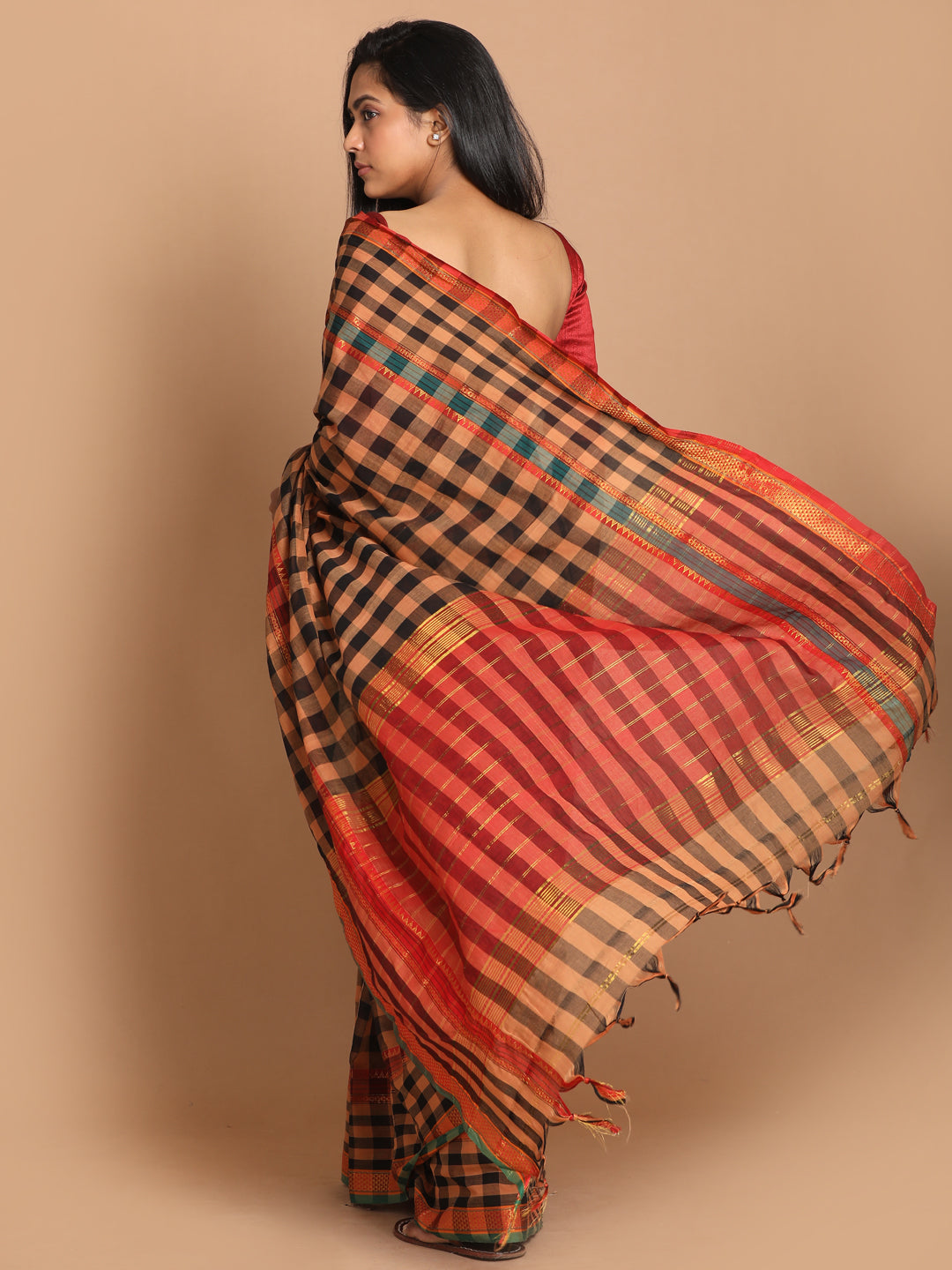 Indethnic Biscuit Pure Cotton Checked Saree - View 3