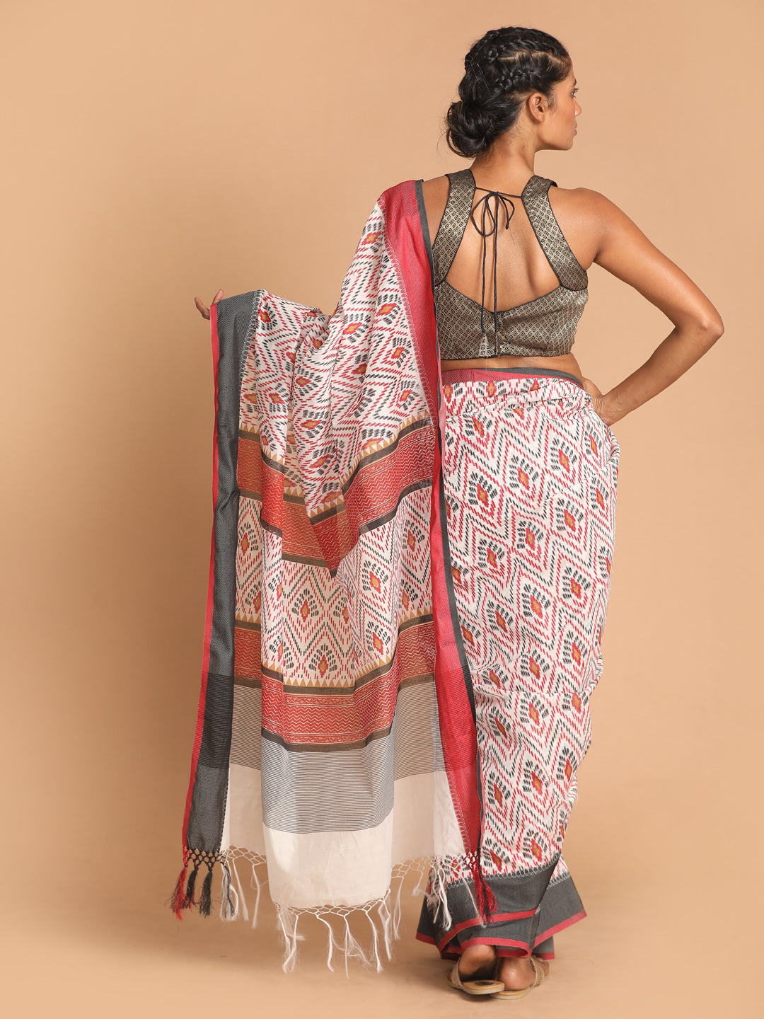 Indethnic Printed Cotton Blend Saree in Black - View 2